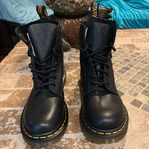 Dr. Martens Pascal 1460 boots size 7L